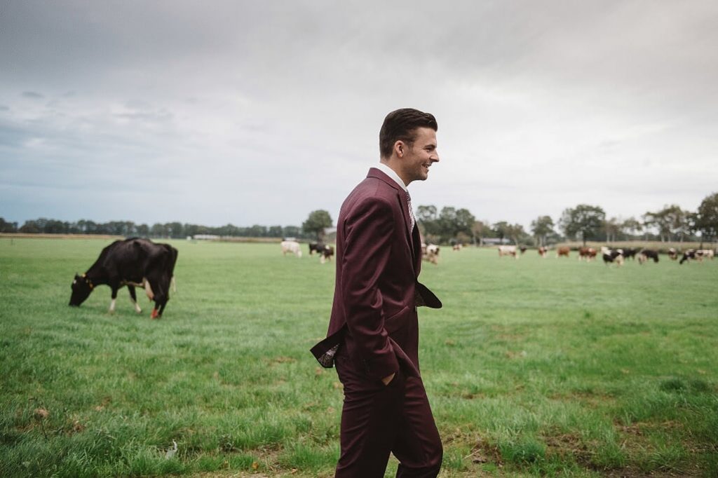 bordeaux rood trouwpak trends 2020