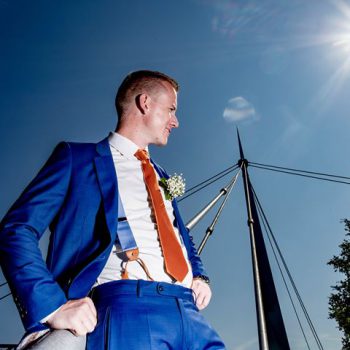 Koningsblauw trouwpak